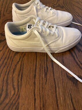 Nike SB Charge Canvas Triple White Sneakers CN5269-100 Women's Size 8 (39)